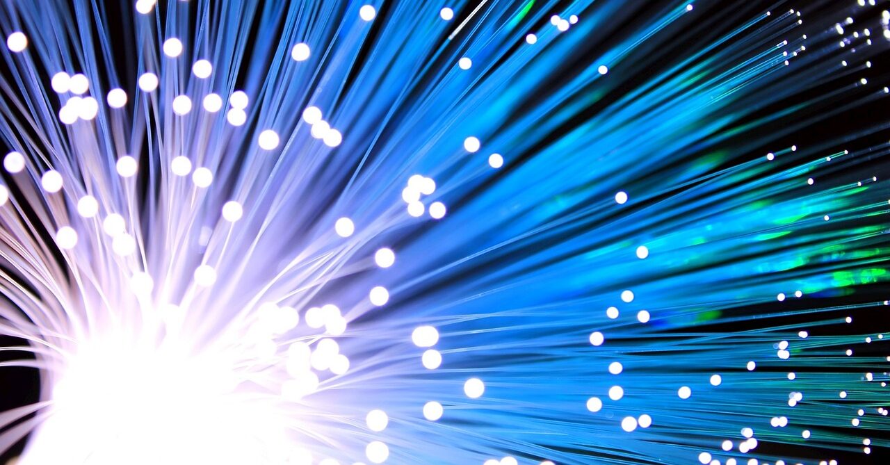 fiber optic 2749588 1280 e1712181147623