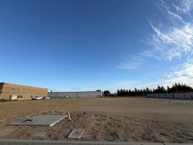 Commercial lot